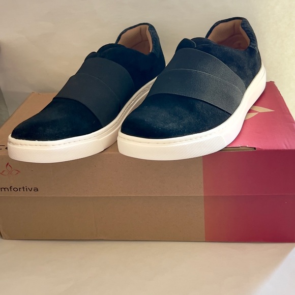 NIB Comfortiva Tamrya Black Suede Slip-on Sneaker - size 10 - Picture 3 of 11